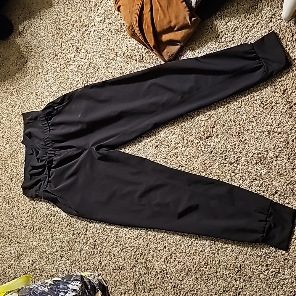 Fabletics Black Cuffed Lightweight Jogger Pants Womens
